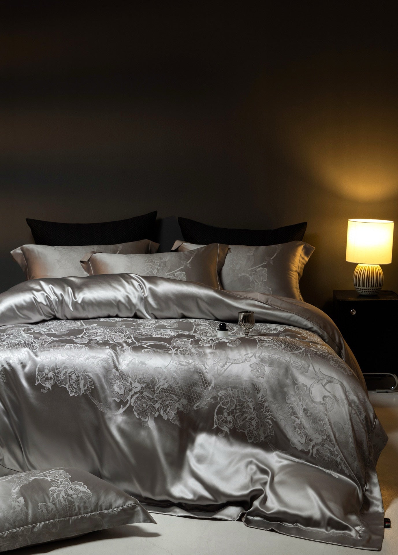 Luxury Silky Satin 4-Piece Bedding Set – Elegant Jacquard Design for Hotel-Style Comfort