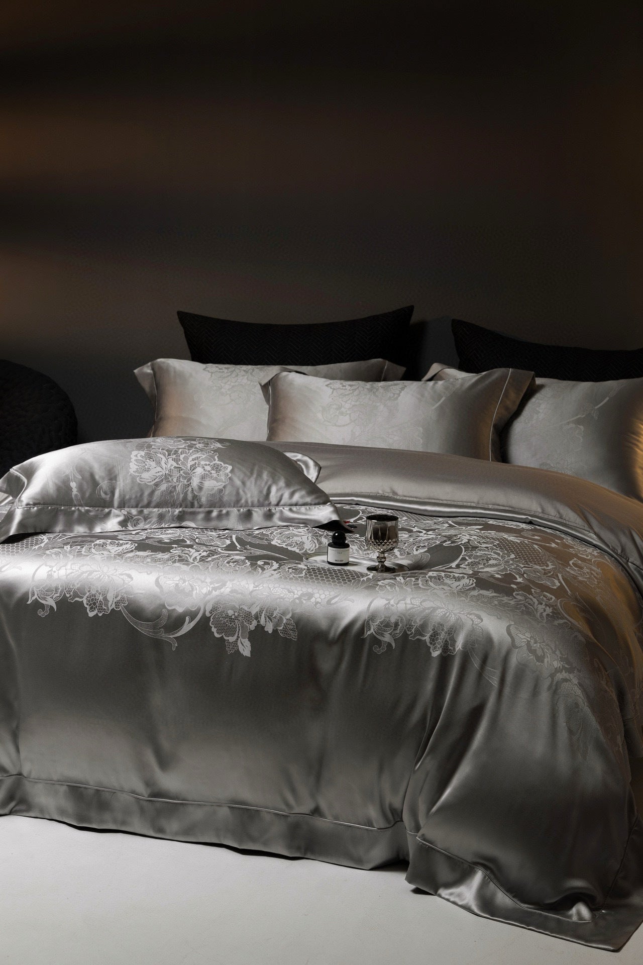 Luxury Silky Satin 4-Piece Bedding Set – Elegant Jacquard Design for Hotel-Style Comfort