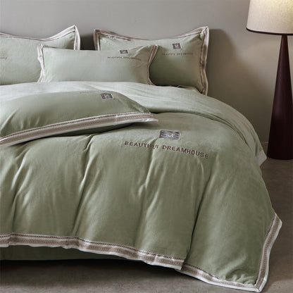 Milk Velvet 4-Piece Bedding Set – Ultra-Soft Winter Warmth