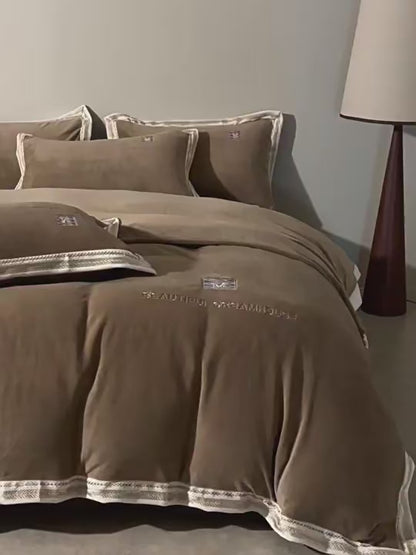 Milk Velvet 4-Piece Bedding Set – Ultra-Soft Winter Warmth